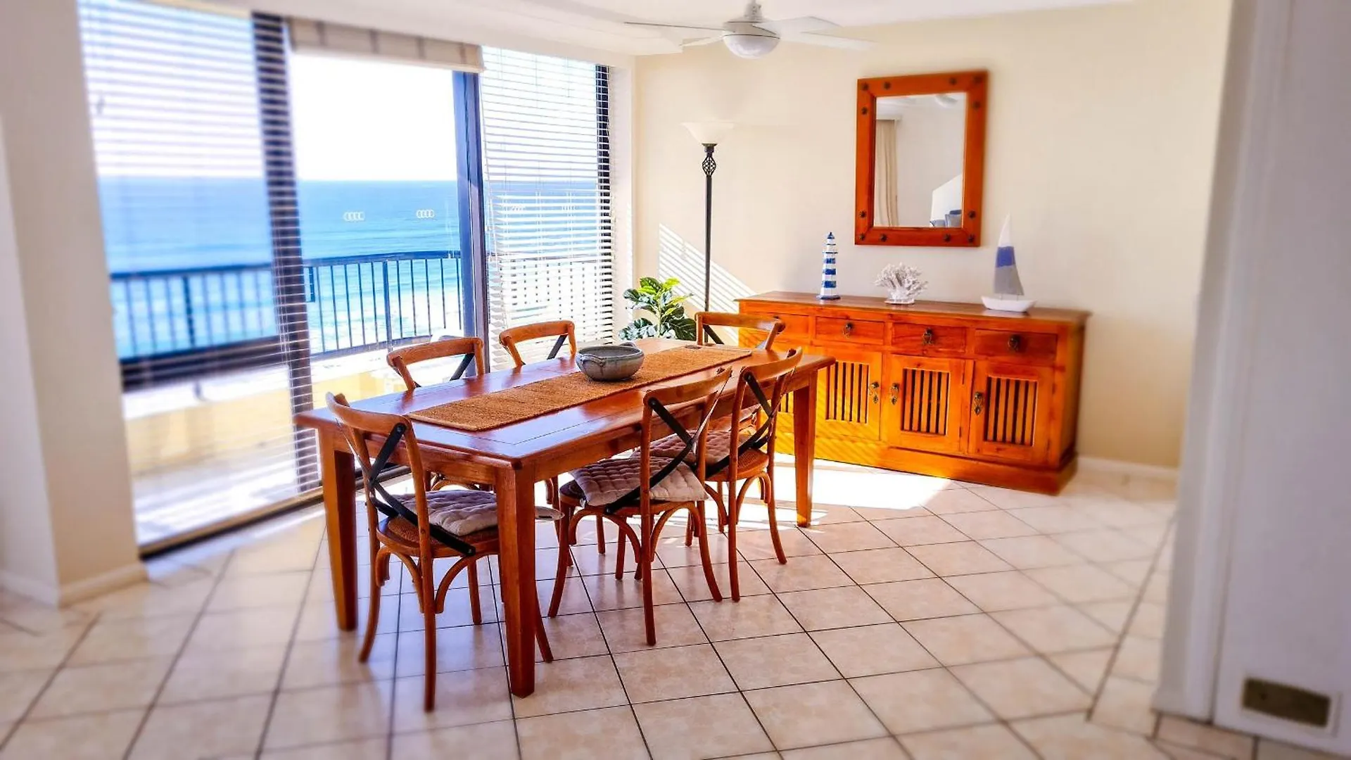 Pelican Sands Beach Resort 골드코스트