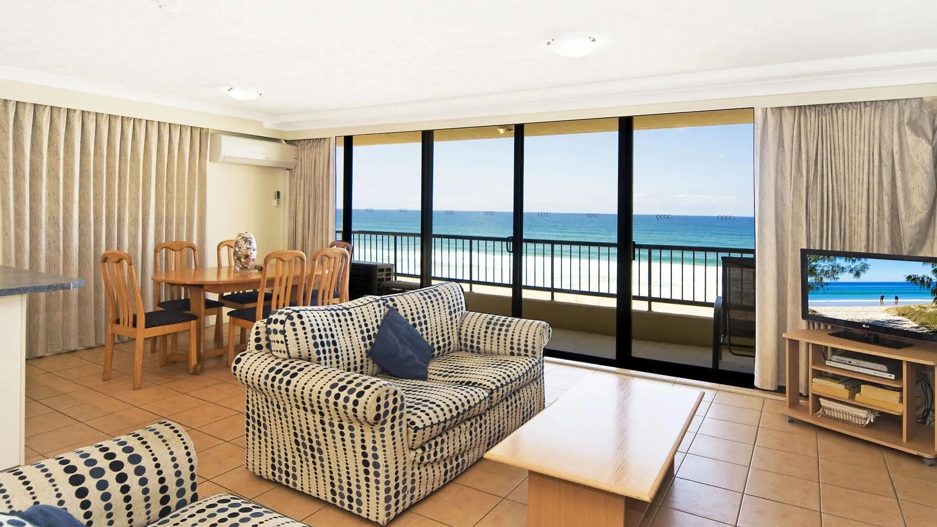 Pelican Sands Beach Resort 골드코스트
