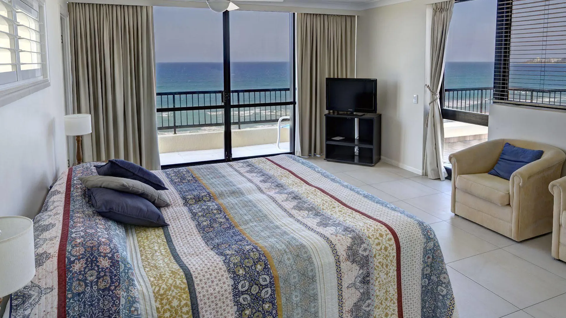 Pelican Sands Beach Resort 골드코스트